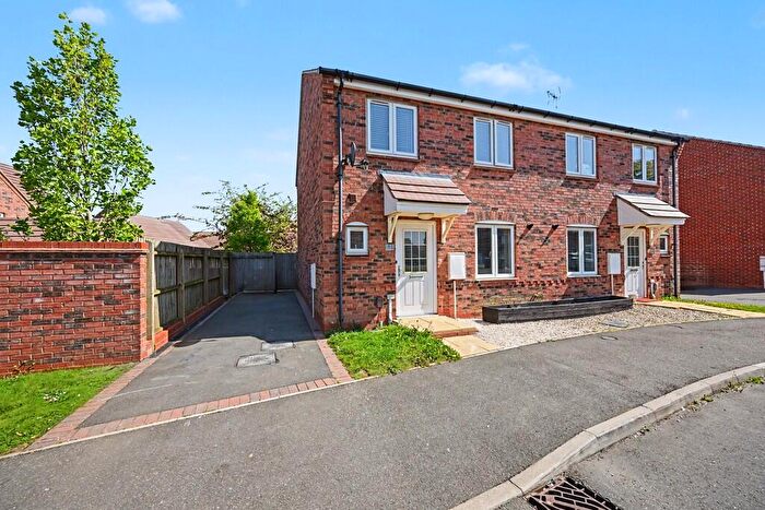 3 Bedroom Semi-Detached House For Sale In Clough Close, Cawston, Rugby, CV22