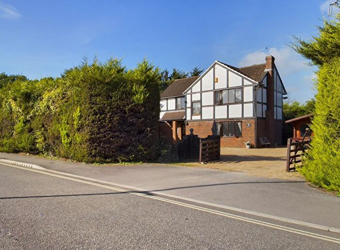 4 Bedroom Detached House For Sale In Newgate Lane, Fareham, PO14