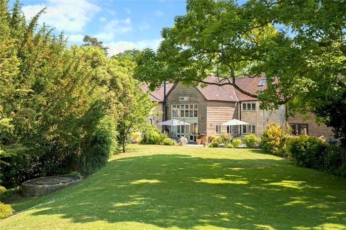 4 Bedroom Terraced House For Sale In Haresfield Court, Stonehouse, GL10