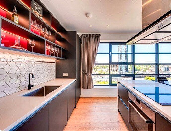 2 Bedroom Flat To Rent In Hercules House, London City Island, E14