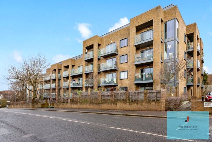 1 Bedroom Flat For Sale In Hove Park Gardens, Hove, BN3