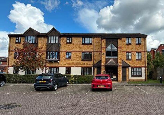 1 Bedroom Flat For Sale In Summerhill Way, Mitcham, Surrey, CR4