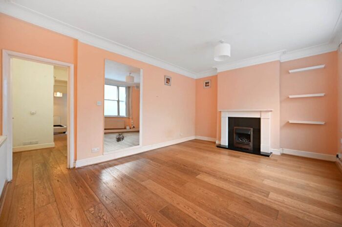 1 Bedroom Flat To Rent In Blythe Road, Brook Green, London, W14