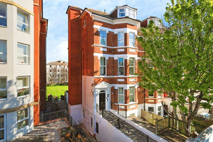 3 Bedroom Flat For Sale In Jevington Gardens, Eastbourne, BN21