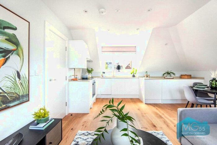 2 Bedroom Apartment To Rent In Fairfield Close, North Finchley, London, N12