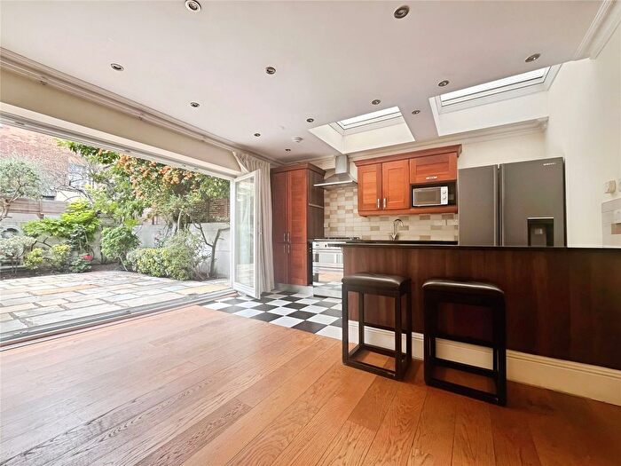 3 Bedroom Flat To Rent In Radipole Road, London, SW6