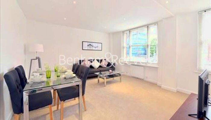 2 Bedroom Flat To Rent In Hill Street, Mayfair, W1J