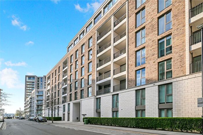 3 Bedroom Flat For Sale In Admiralty Avenue, London, E16