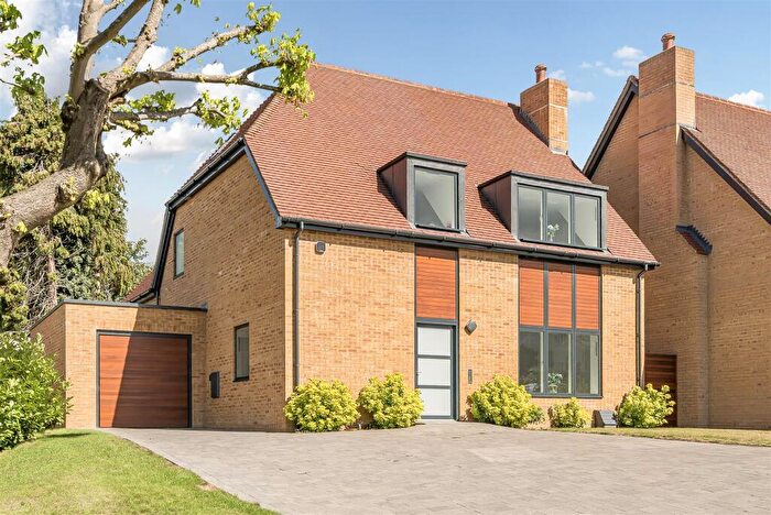 5 Bedroom House For Sale In Woodplace Lane, Coulsdon, CR5