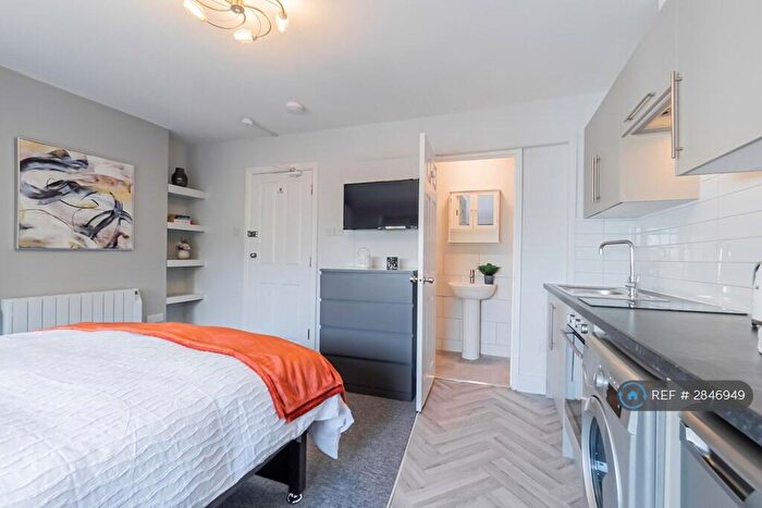 Studio To Rent In London Road, Reading, RG1