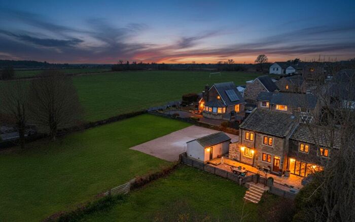 3 Bedroom Cottage For Sale In Bumble Bee Cottage, New Road, Huddersfield, HD5