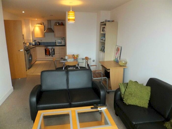 2 Bedroom Flat To Rent In Chatsworth House, Lever Street, Piccadilly, M1