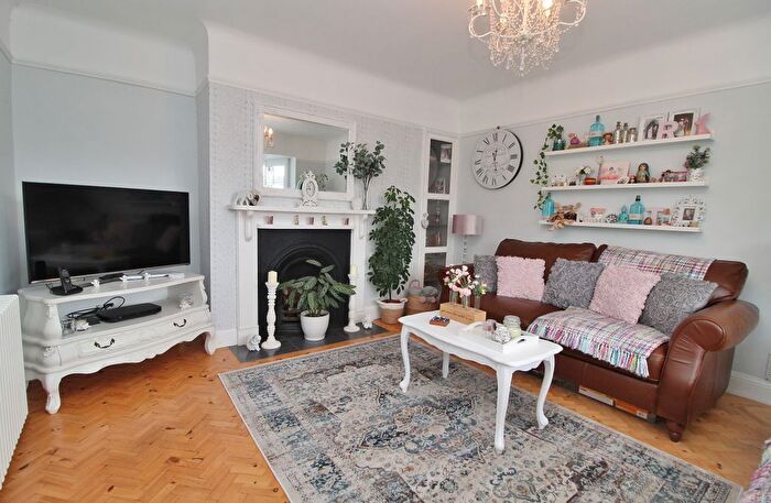 2 Bedroom Detached Bungalow For Sale In Chestnut Avenue, Bedhampton, Havant, PO9