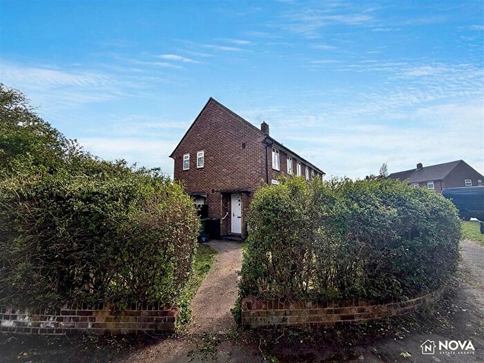 3 Bedroom House For Sale In Cowridge Crescent, Luton, LU2