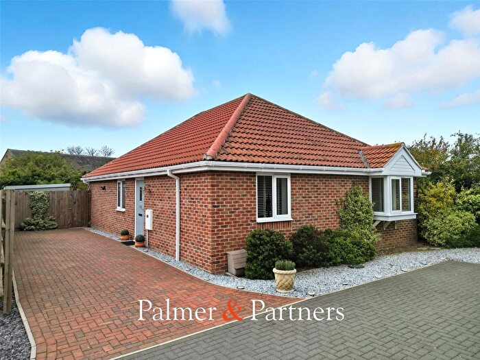 3 Bedroom Bungalow For Sale In Foots Farm Lane, Clacton-On-Sea, Essex, CO15