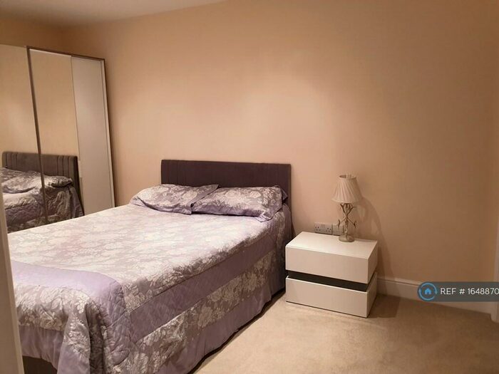 2 Bedroom Flat To Rent In High Wycombe, High Wycombe, HP13