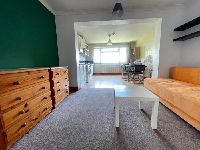 2 Bedroom Flat To Rent In Princes Drive, Harrow, HA1