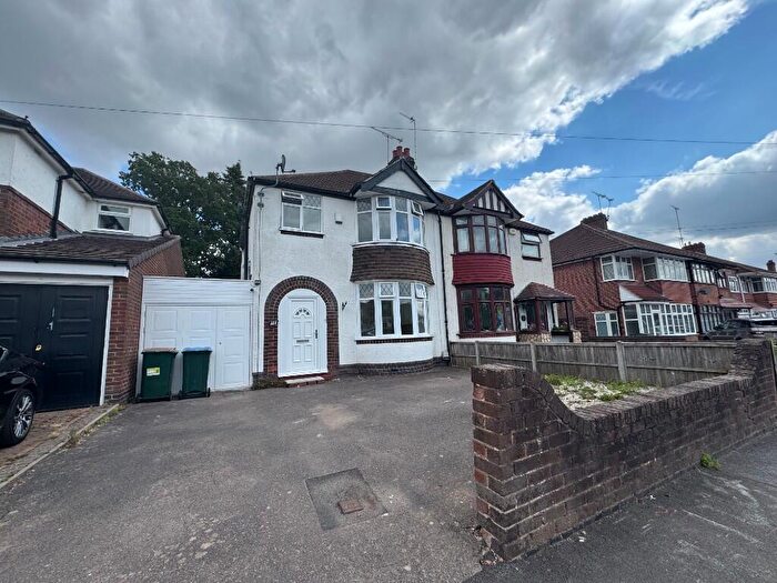 3 Bedroom Semi-Detached House To Rent In Dillotford Avenue, Coventry, West Midlands, CV3