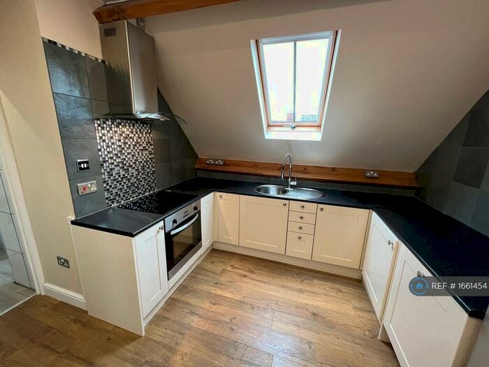 2 Bedroom Flat To Rent In Lincoln House, Rugby, CV22