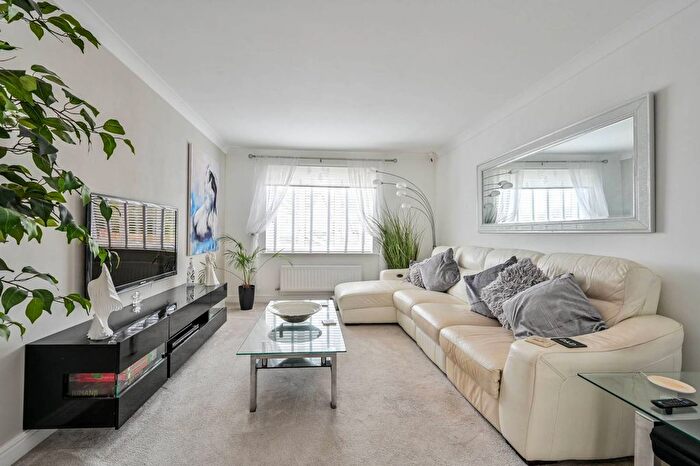 3 Bedroom Detached House For Sale In Turner Close, Burpham, Guildford, GU4