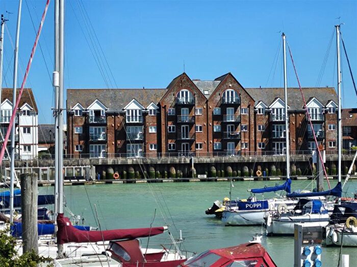 2 Bedroom Apartment For Sale In Pier Road Littlehampton, BN17