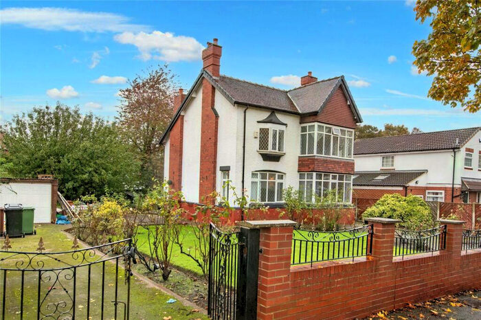3 Bedroom Detached House To Rent In Reinwood Avenue, Leeds, West Yorkshire, LS8