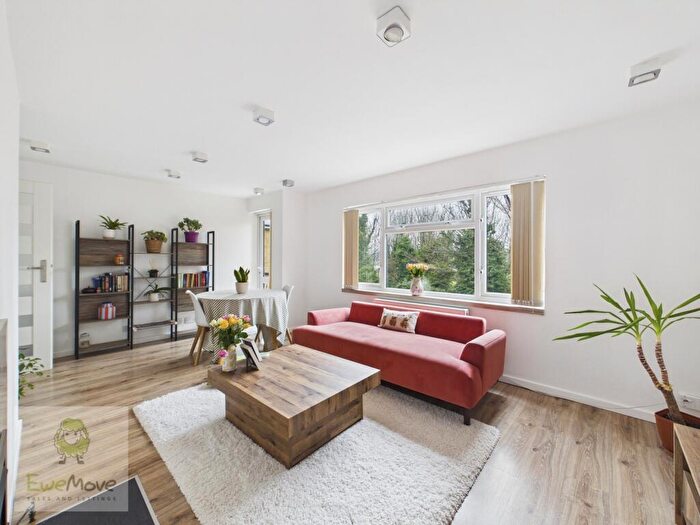 2 Bedroom Apartment For Sale In Shorts Way, Rochester, ME1