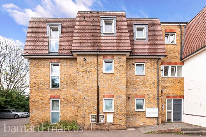2 Bedroom Flat For Sale In Boundary Close, Kingston Upon Thames, KT1