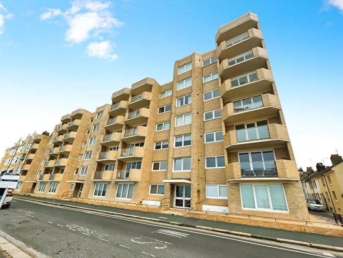 3 Bedroom Flat To Rent In Kings Esplanade, Hove, BN3