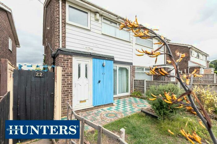 3 Bedroom Semi-Detached House To Rent In Croftside Close, Leeds, LS14