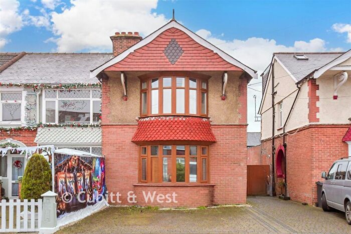 3 Bedroom End Of Terrace House For Sale In Hawthorn Crescent, Cosham, Portsmouth, Hampshire, PO6