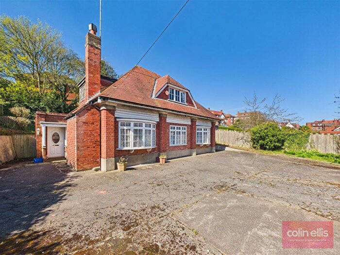 3 Bedroom Detached Bungalow For Sale In Holbeck Avenue, Scarborough, YO11