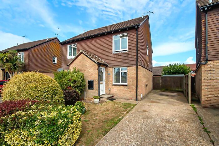 2 Bedroom Semi-Detached House For Sale In Compass Close, Littlehampton, BN17