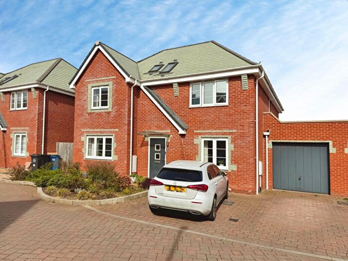 4 Bedroom Detached House For Sale In Kelly Road, High Wycombe, Buckinghamshire, HP11