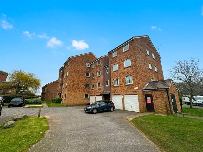 2 Bedroom Flat For Sale In Lake Drive, Peacehaven, BN10