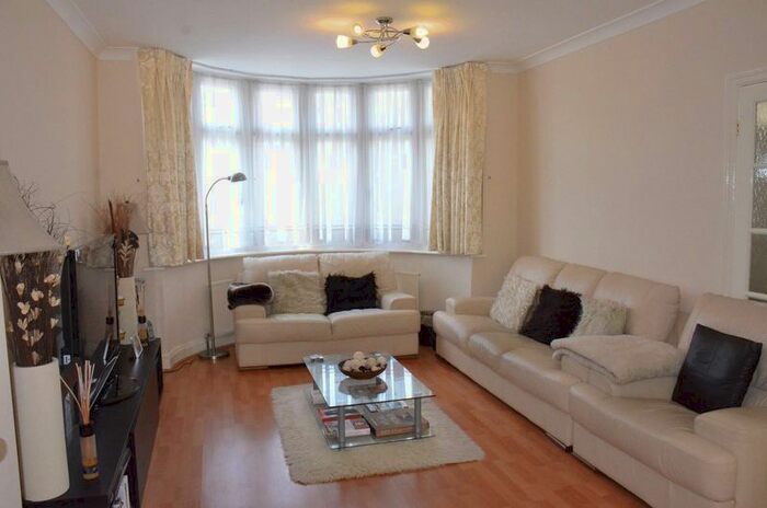 3 Bedroom Property To Rent In Brampton Road, London, NW9