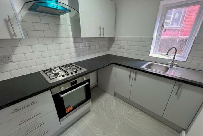 2 Bedroom Flat To Rent In Cardiff, CF10