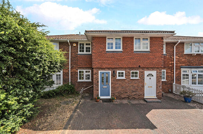 3 Bedroom Terraced House For Sale In Cumberland Avenue, Guildford, Surrey, GU2