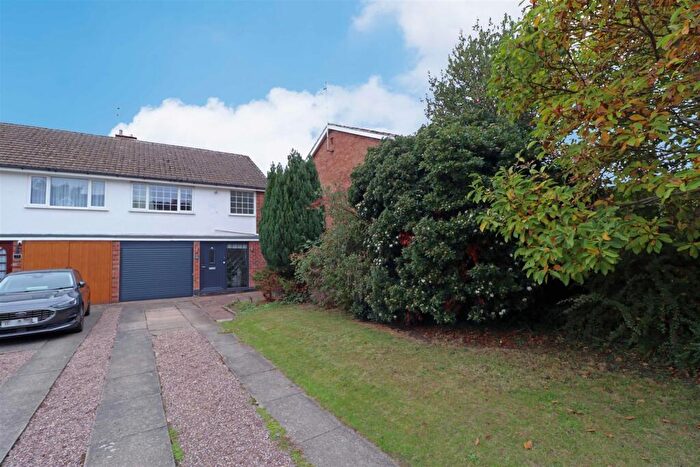 3 Bedroom Semi-Detached House For Sale In Vine Lane, Warwick, CV34