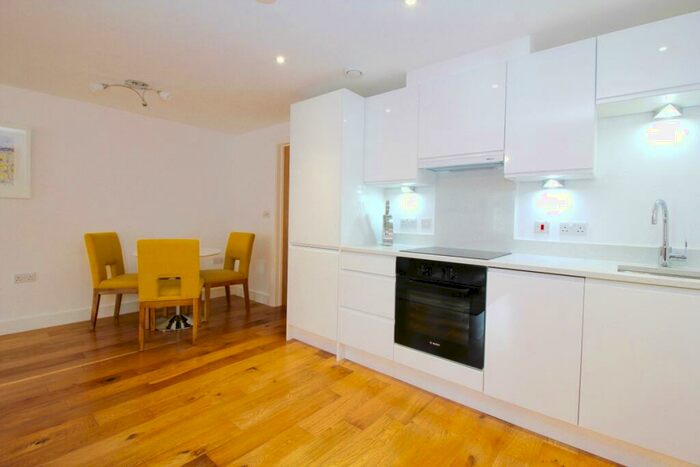 1 Bedroom Apartment To Rent In Shipton Road, Woodstock, OX20