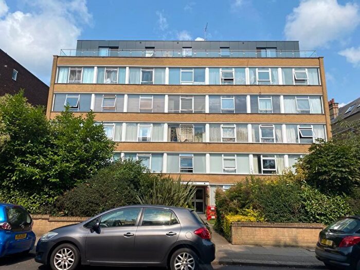 Studio To Rent In Keswick Road, London, SW15