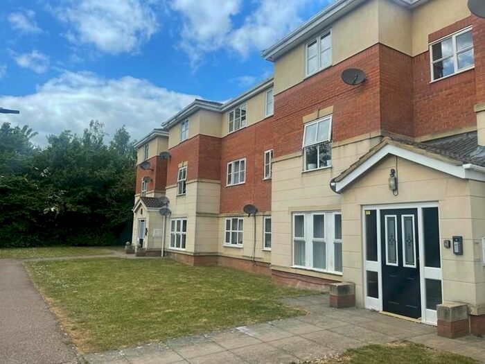 2 Bedroom Flat To Rent In Gillispie Close, Bedford, MK42