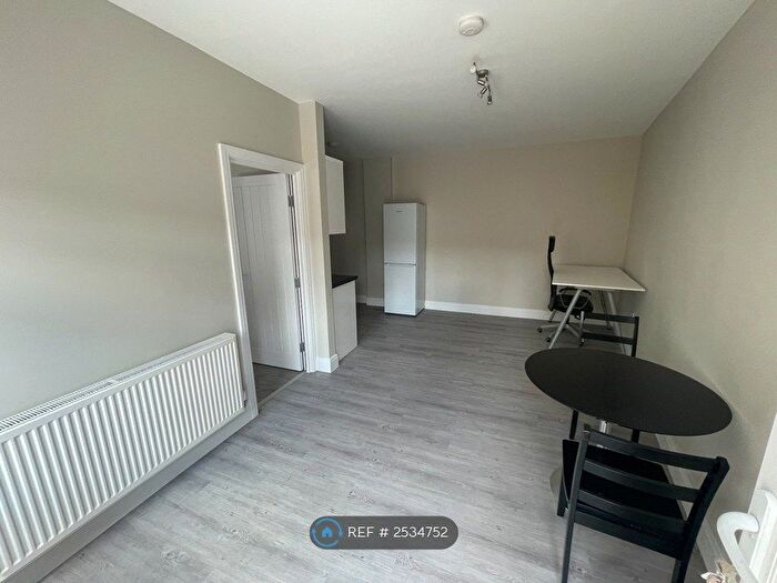 1 Bedroom Flat To Rent In Trundleys Road, London, SE8