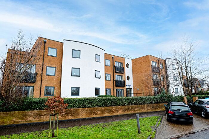 2 Bedroom Flat For Sale In Prince Avenue, Westcliff-On-Sea, SS0