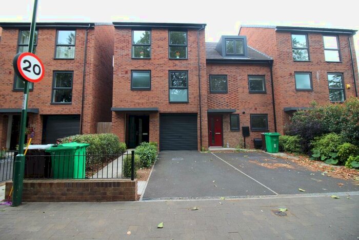 4 Bedroom Town House To Rent In Riverway Gardens, The Meadows, Nottingham, NG2