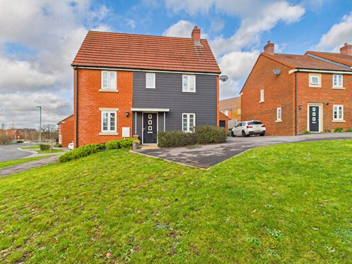 3 Bedroom Detached House For Sale In Hasker Road, Basingstoke, RG24