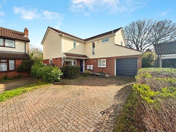 4 Bedroom Detached House For Sale In Raglan Close, Frimley, Camberley, Surrey, GU16