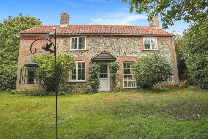 4 Bedroom Farmhouse For Sale In High Street, Marsham, Norwich, NR10