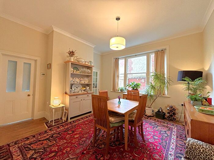 2 Bedroom Flat For Sale In Dorset Road, Bexhill-On-Sea, TN40
