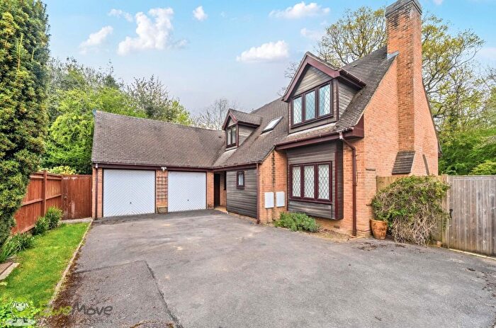 4 Bedroom Detached House For Sale In Fullerton Way, Tadley, Hampshire, RG26